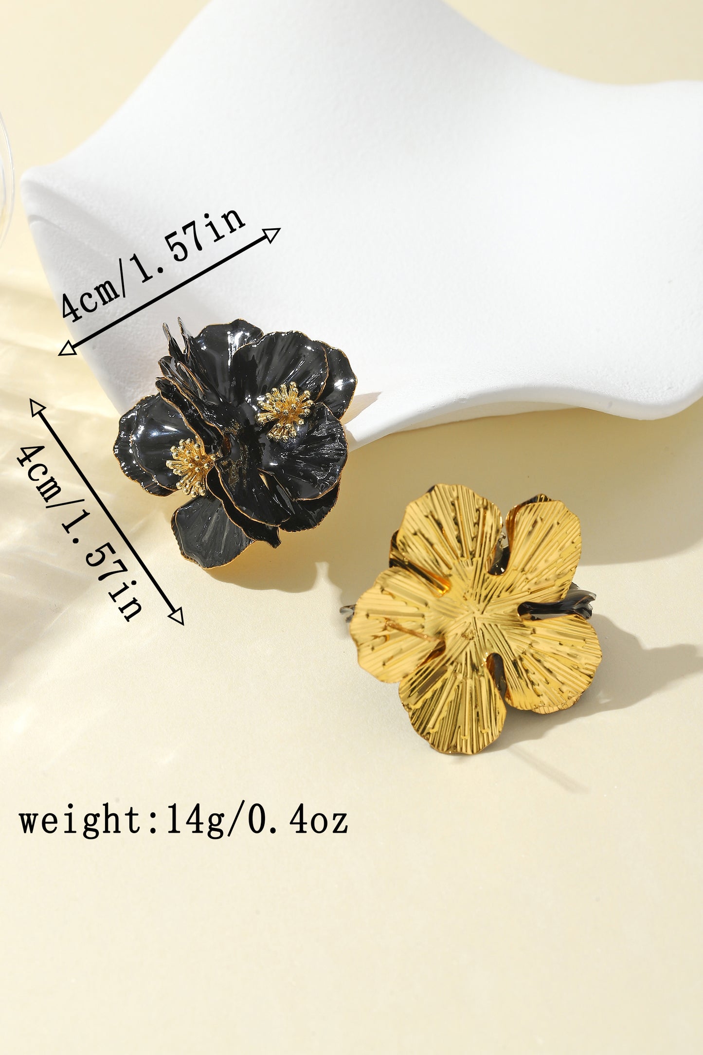 Black and gold vintage-style flower stud earrings, three-dimensional flower stud earrings, unique and stylish ear studs with a niche design