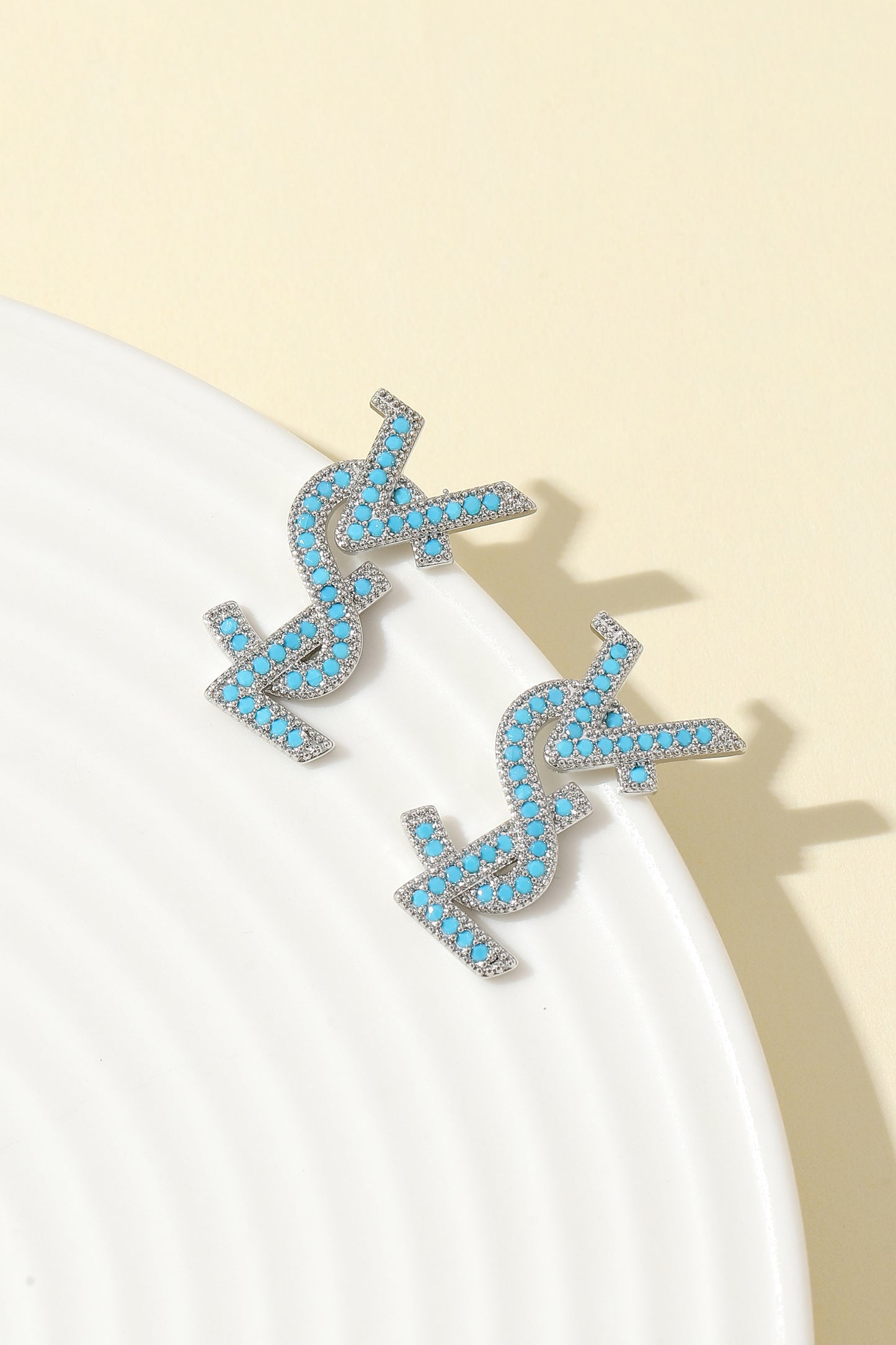 Blue letter-set stud earrings, with simple design, fashionable blue earrings